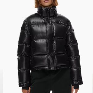 Aritzia super puff black shorty gloss bomber jacket in xxs. Very good condition.